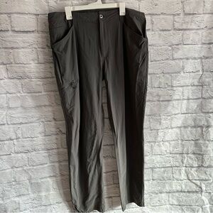 PREOWNED MENS PATAGONIA HIKING PANTS GREY SIZE 40 WAIST